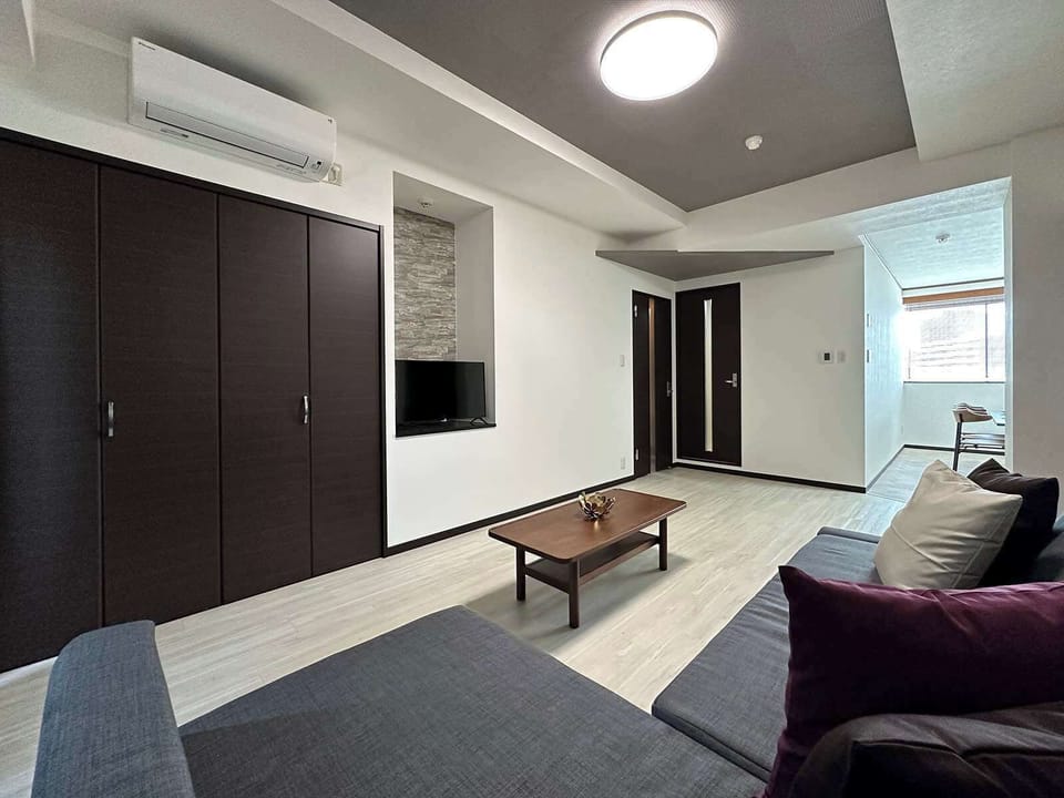 Spacious living room