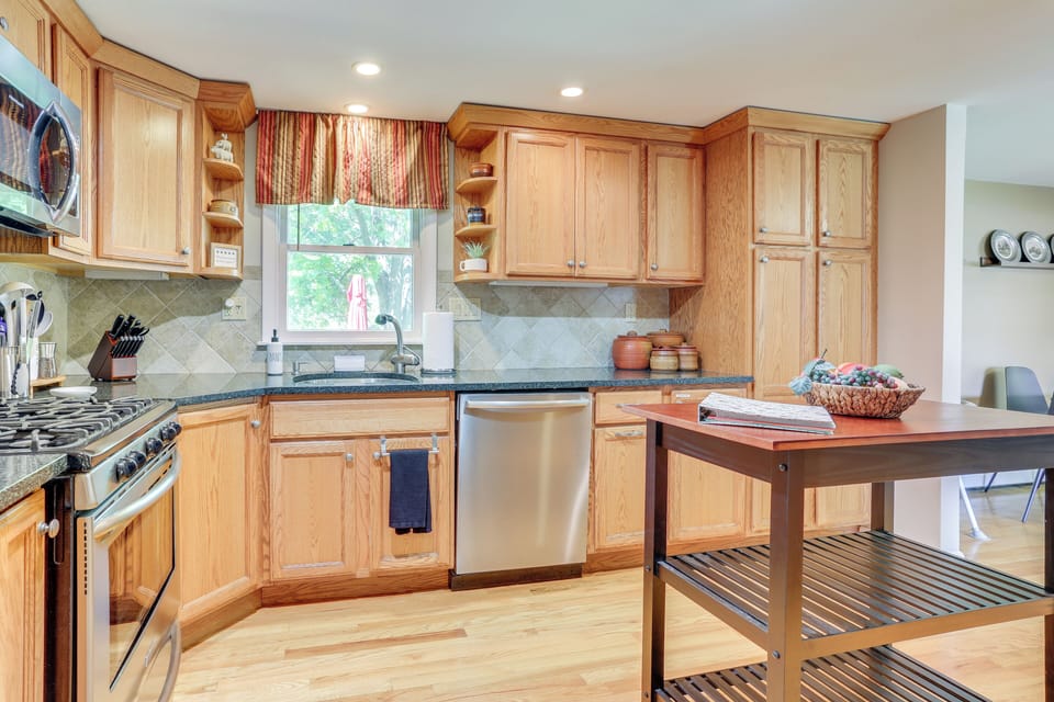 Kitchen | Main Level | Keurig & Drip Coffee Makers | Dishwasher | Cooking Basics