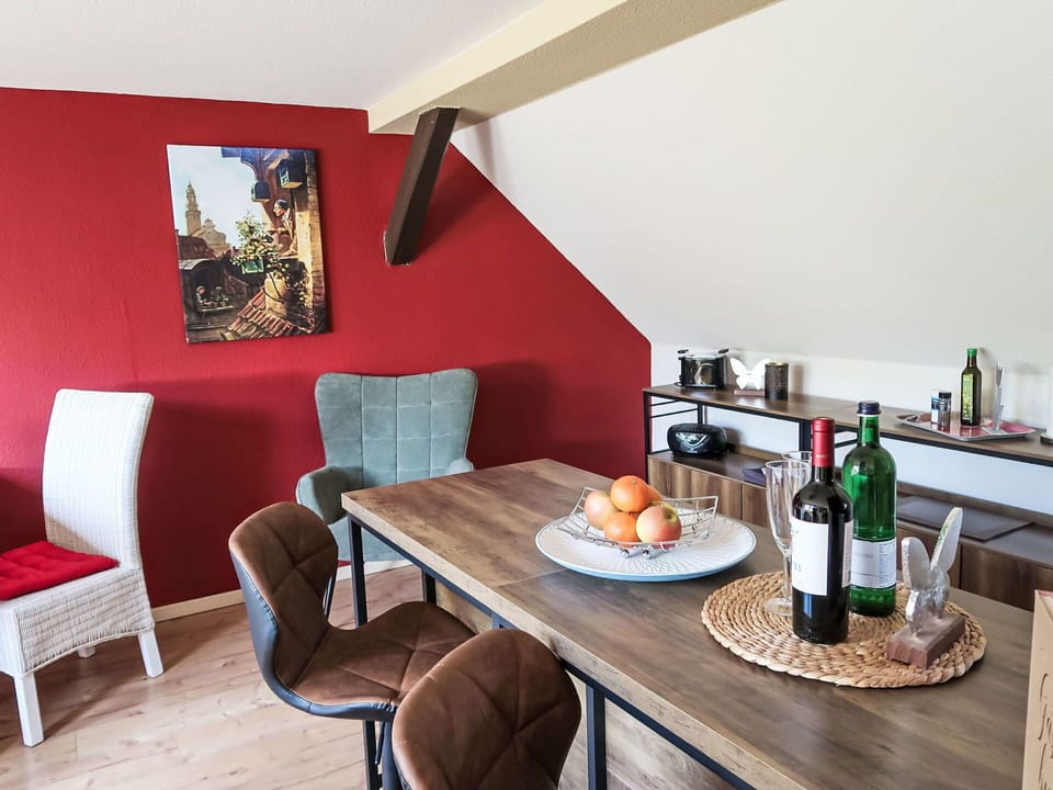 Table, Furniture, Tableware, Bottle, Chair, Interior Design, Comfort, Building, Wood, Food