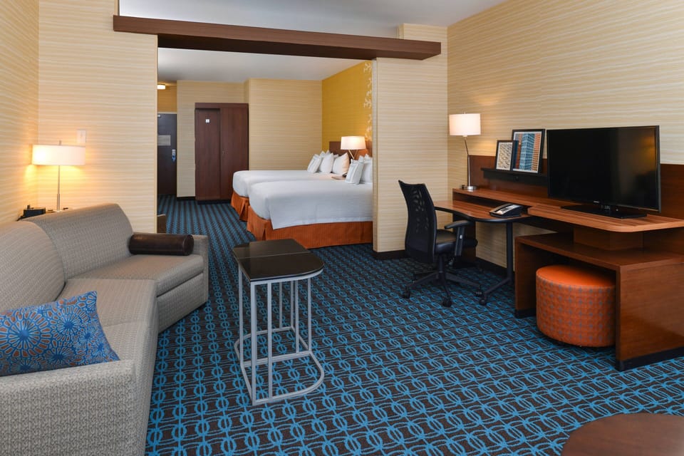 In-room safe, desk, iron/ironing board, WiFi (free)