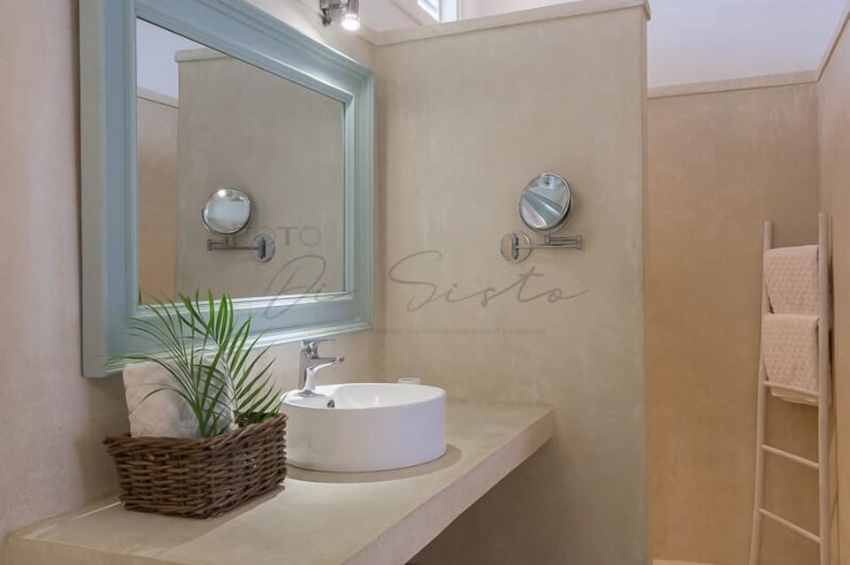 Premium Quadruple Room, Private Pool, Garden View | Bathroom | Shower, free toiletries, hair dryer, towels