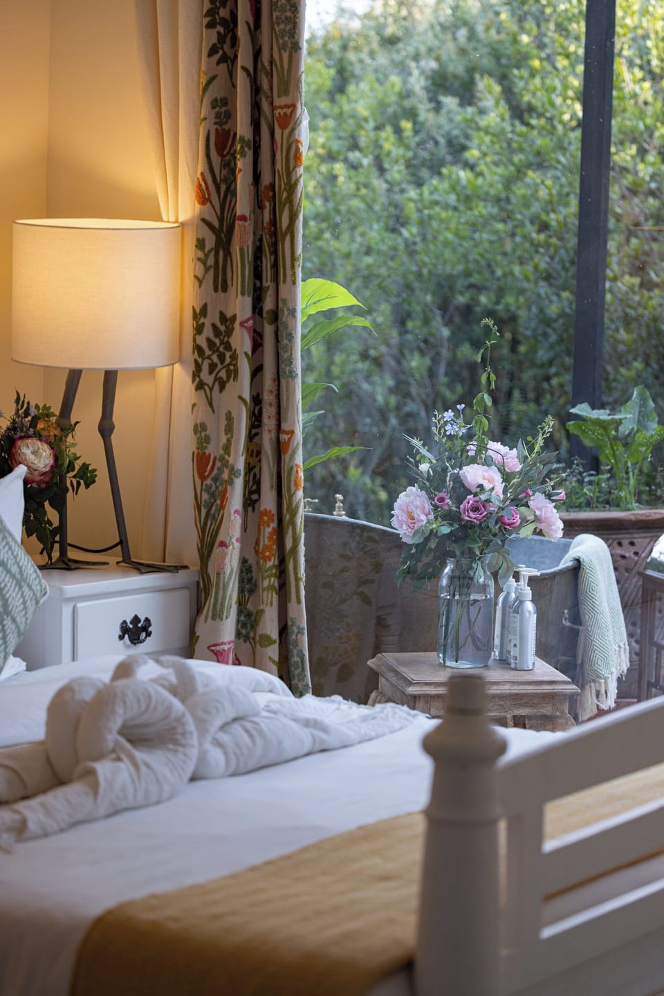 Romantic Cabin | In-room safe, individually decorated, individually furnished