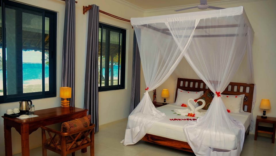 Exclusive Double Room | Minibar, in-room safe, individually decorated, individually furnished