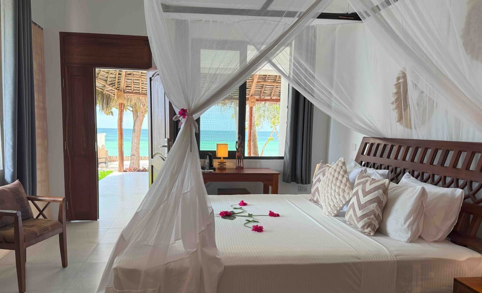 Exclusive Double Room | Minibar, in-room safe, individually decorated, individually furnished