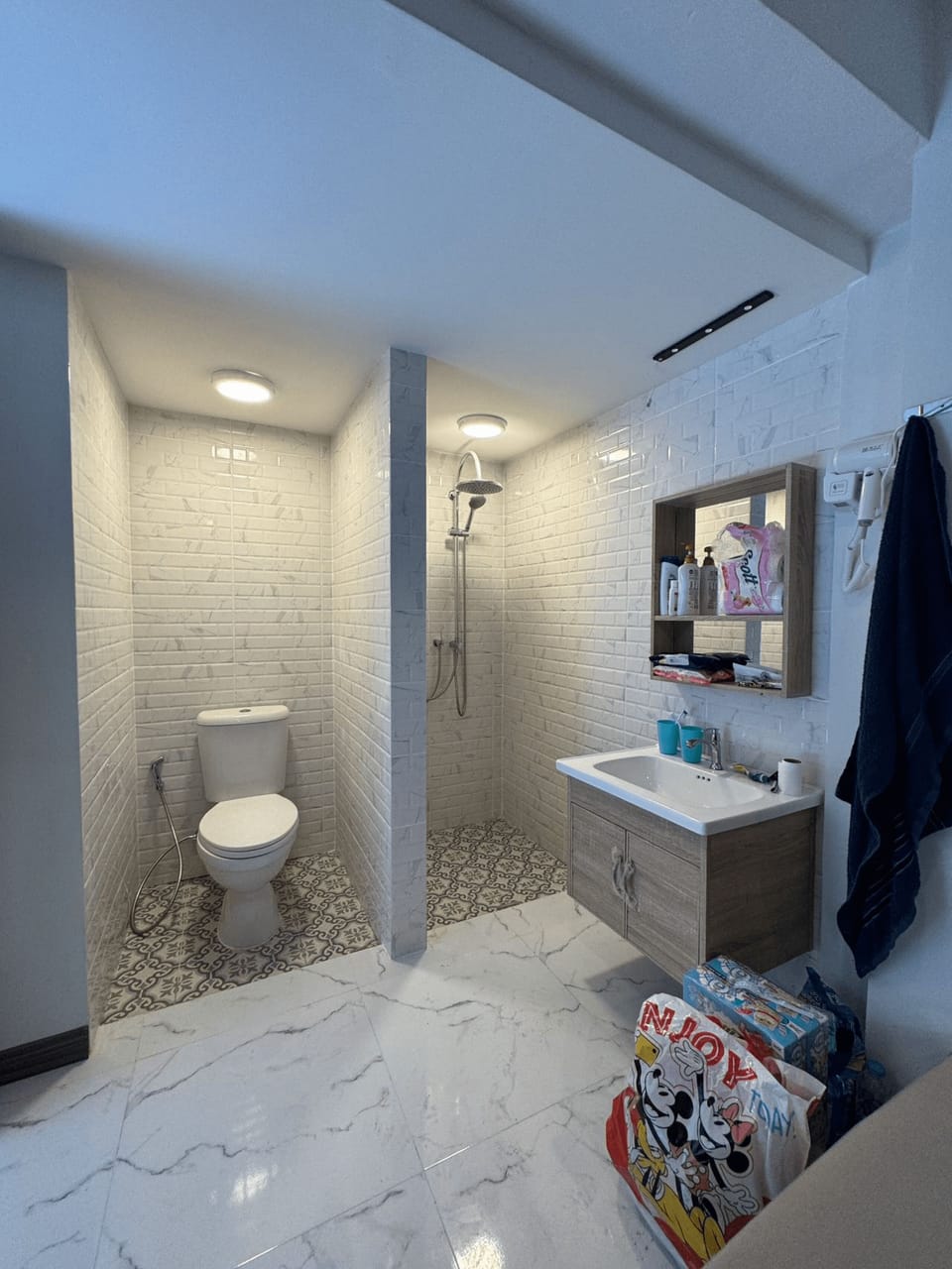 Basic Room, 1 Queen Bed | City view