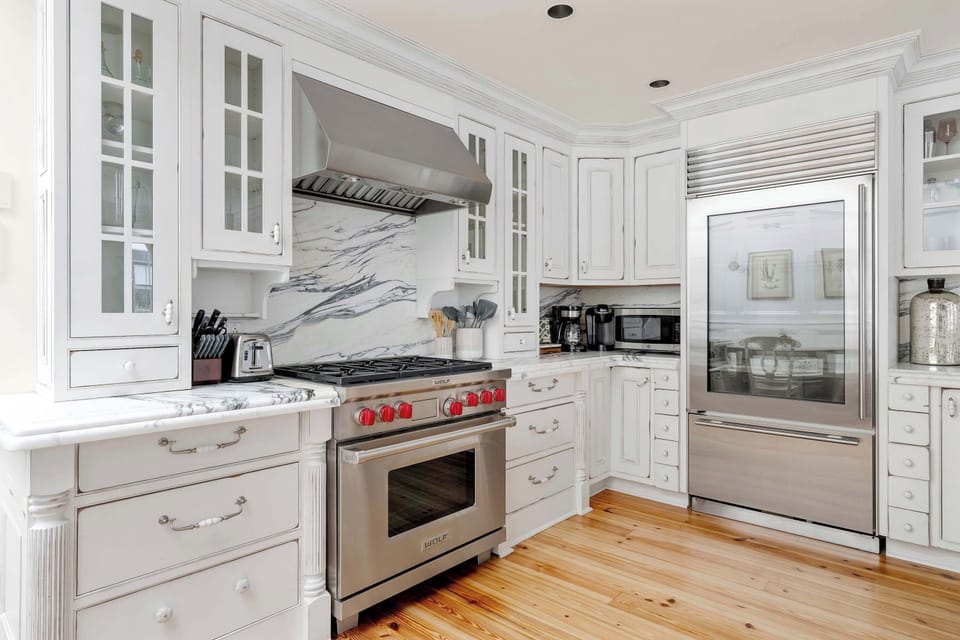 Fully equipped kitchen with everything you need to cook a meal