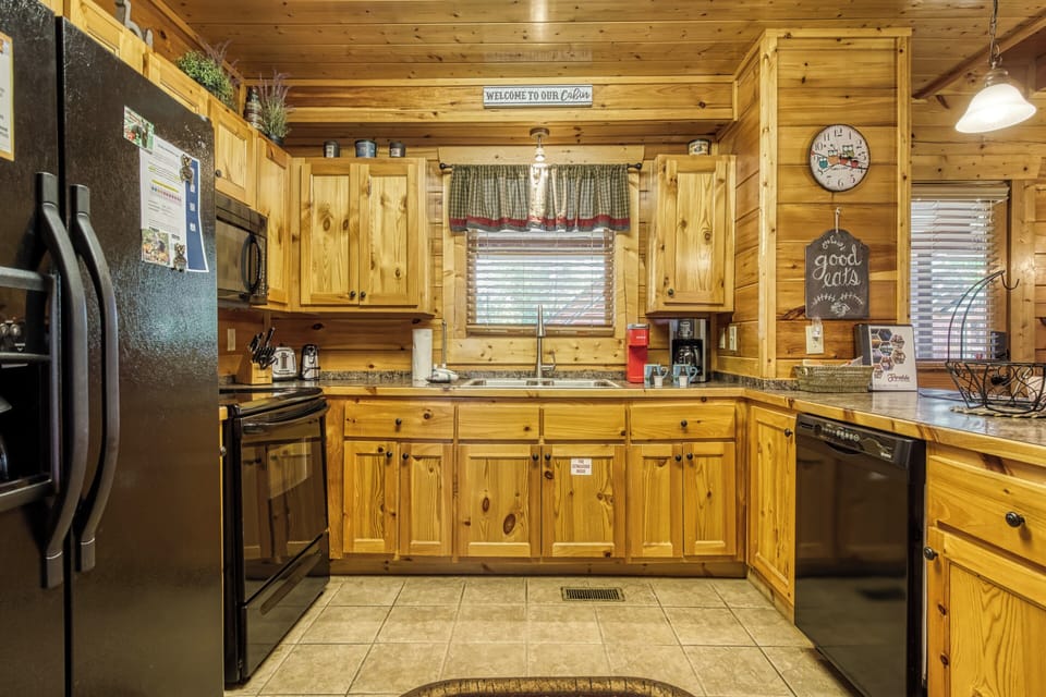 Cabin in the Smokies "A Stone's Throw" - Fully furnished kitchen