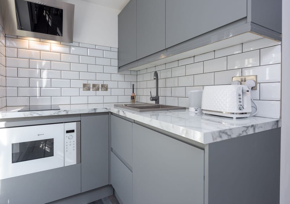 Cookware/dishes/utensils