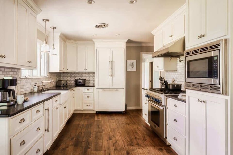 TheHowellHouse-4640SMontgomerySt-037-4000