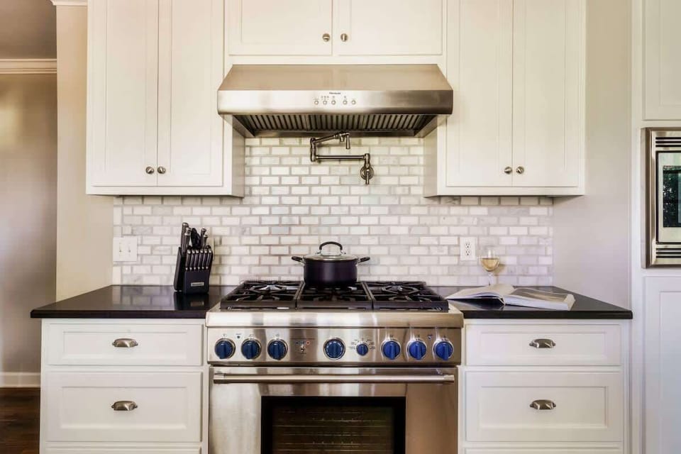 TheHowellHouse-4640SMontgomerySt-041-4000