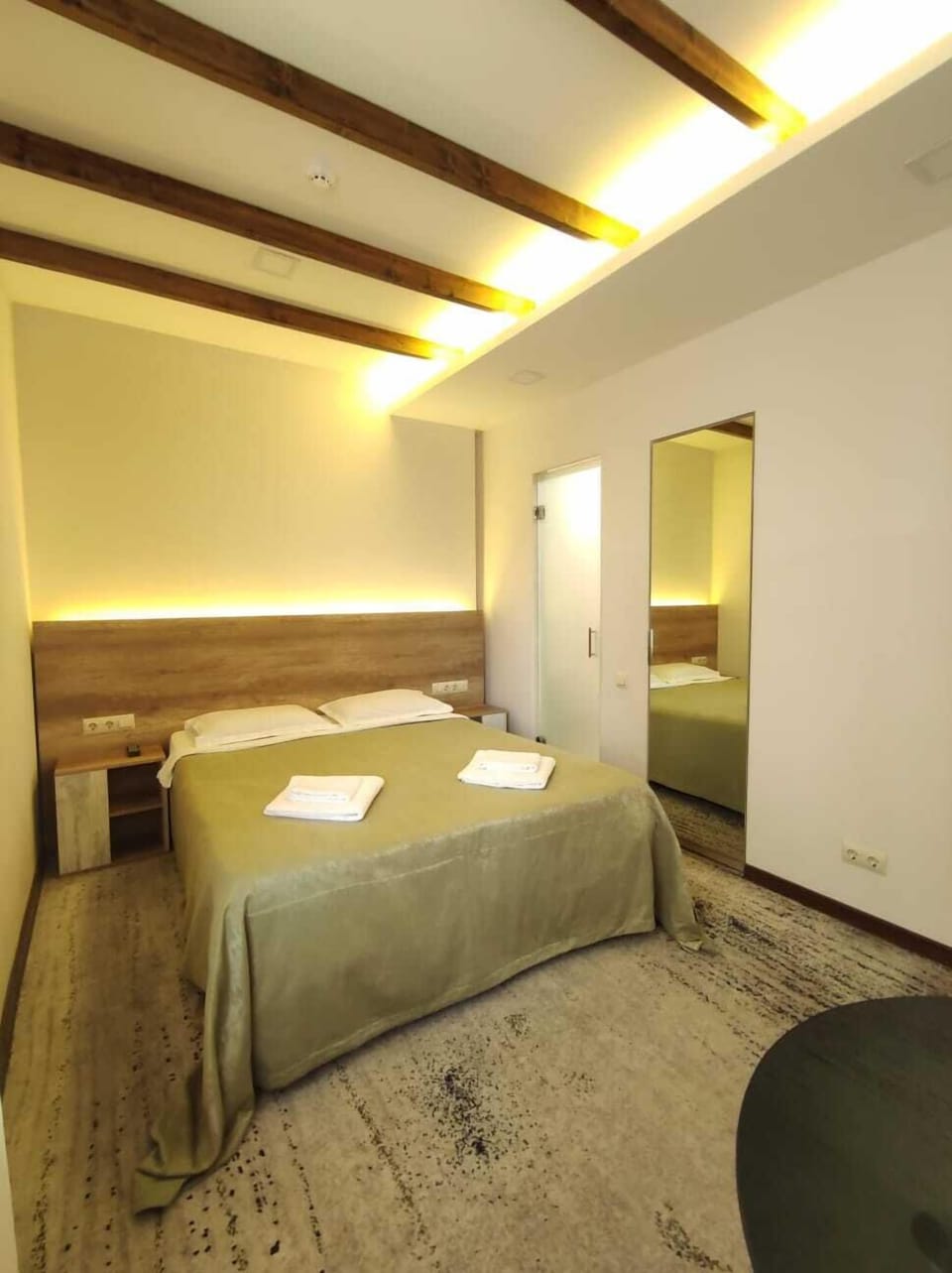 Basic Double Room | In-room safe, soundproofing, iron/ironing board, free WiFi