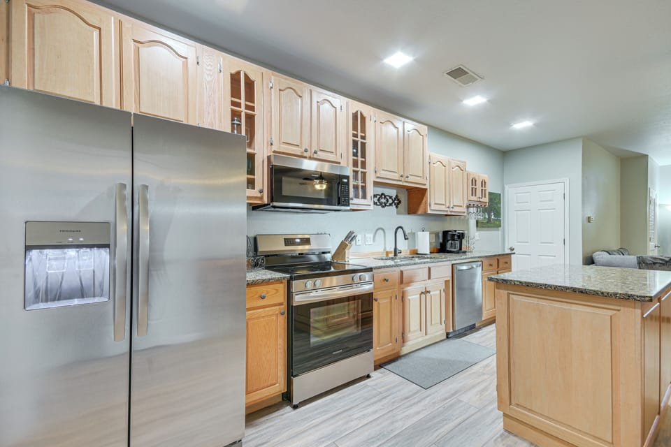 Apartment (3 Bedrooms) | Front of property