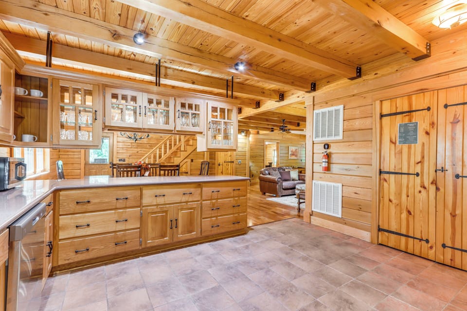 House (4 Bedrooms) | Interior