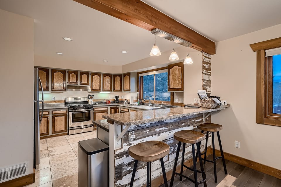 House, 4 Bedrooms | Private kitchen | Coffee/tea maker, fridge, oven, electric kettle