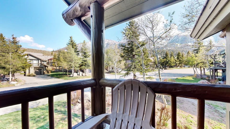 Condo, 2 Bedrooms | Property grounds