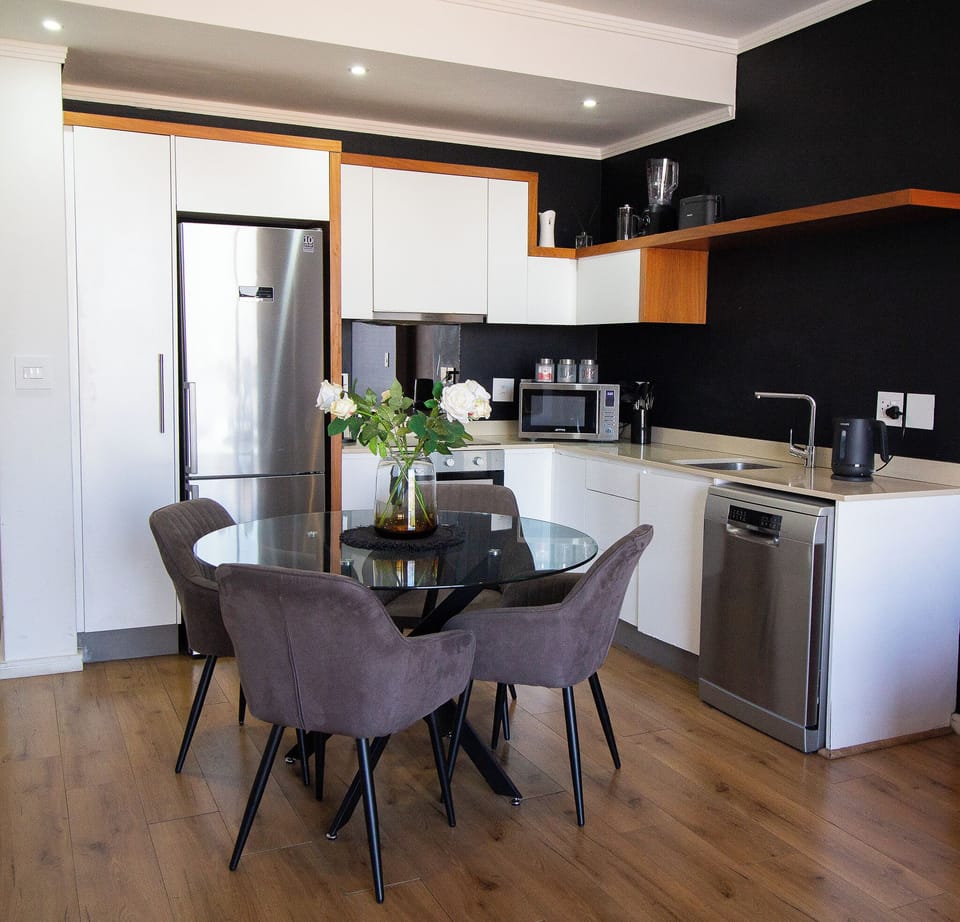 Luxury Apartment, City View | In-room dining