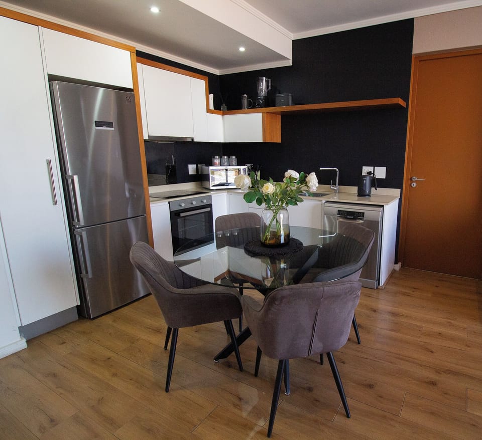 Luxury Apartment, City View | In-room dining