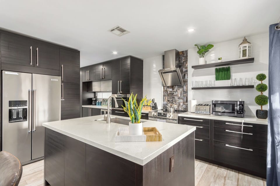[Kitchen] Fully stocked & equipped