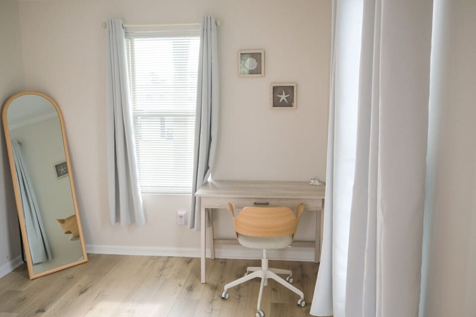 Master Bedroom has office space for all you nomads