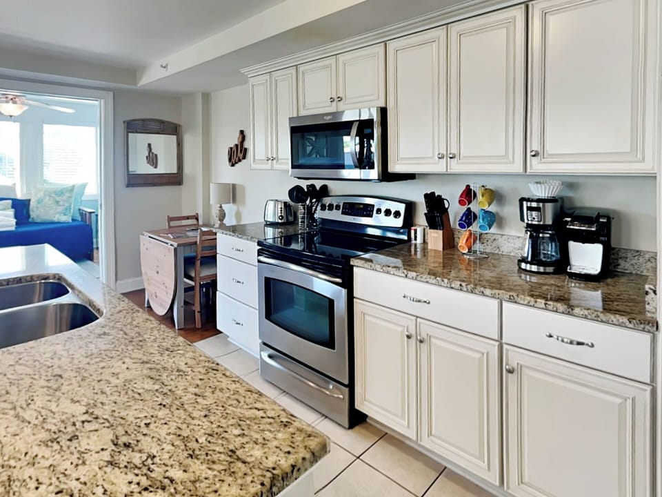 Full Kitchen - Stainless Steel Appliances