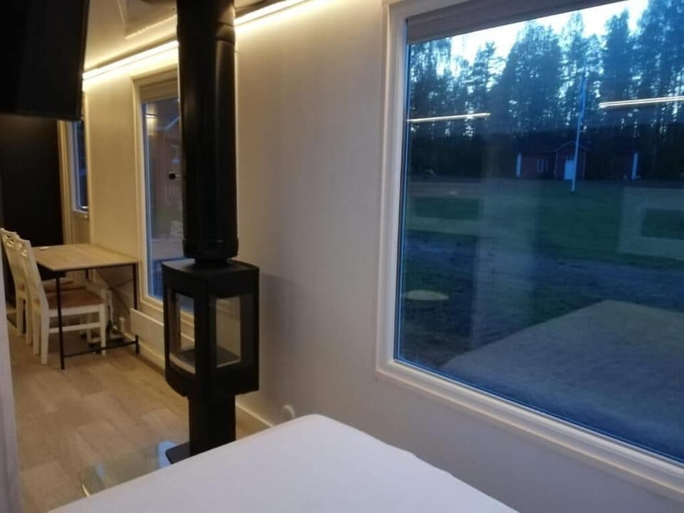 Deluxe Suite, Garden View | WiFi (free), bed sheets
