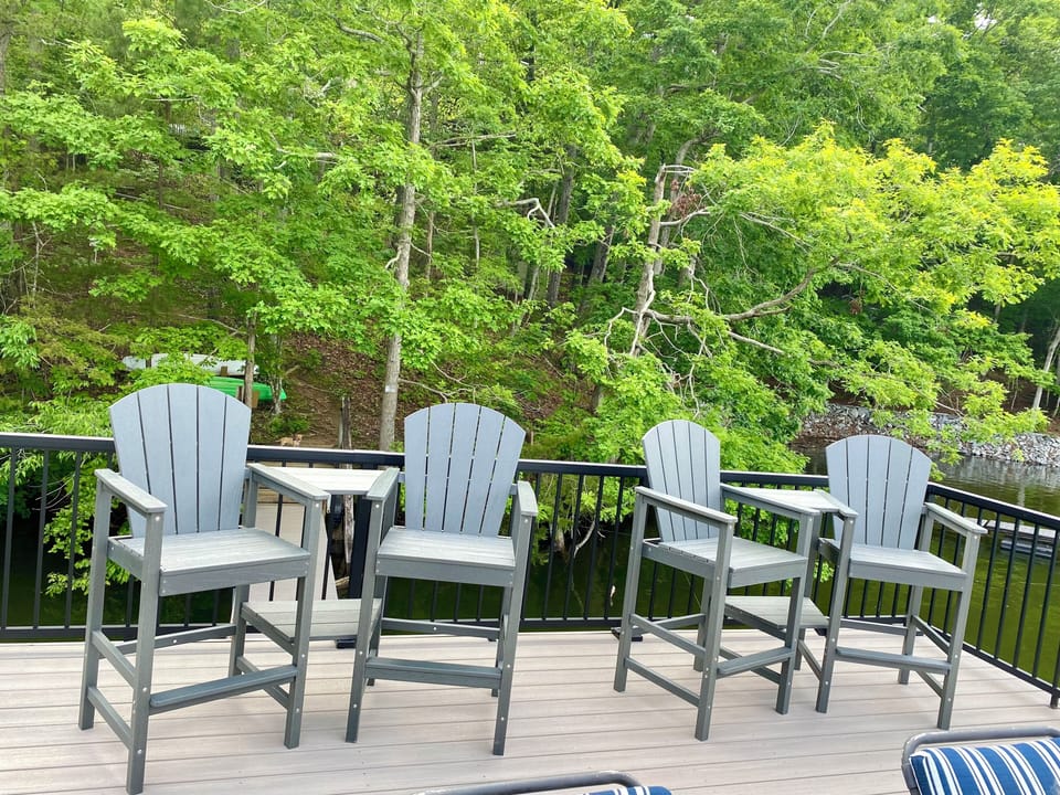 Enjoy the beautiful lake views on new composite sitting group! 