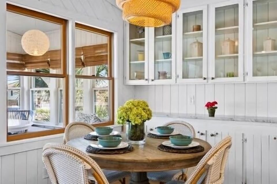 Gather for a meal with family while looking over a great view of the canal. 