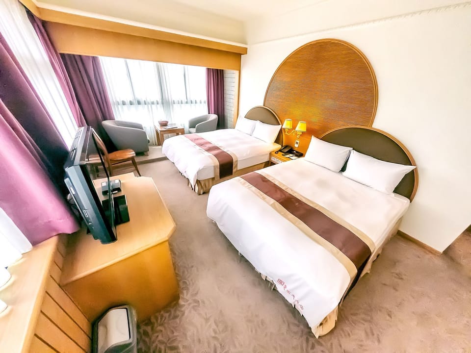 Family Room | Desk, free WiFi