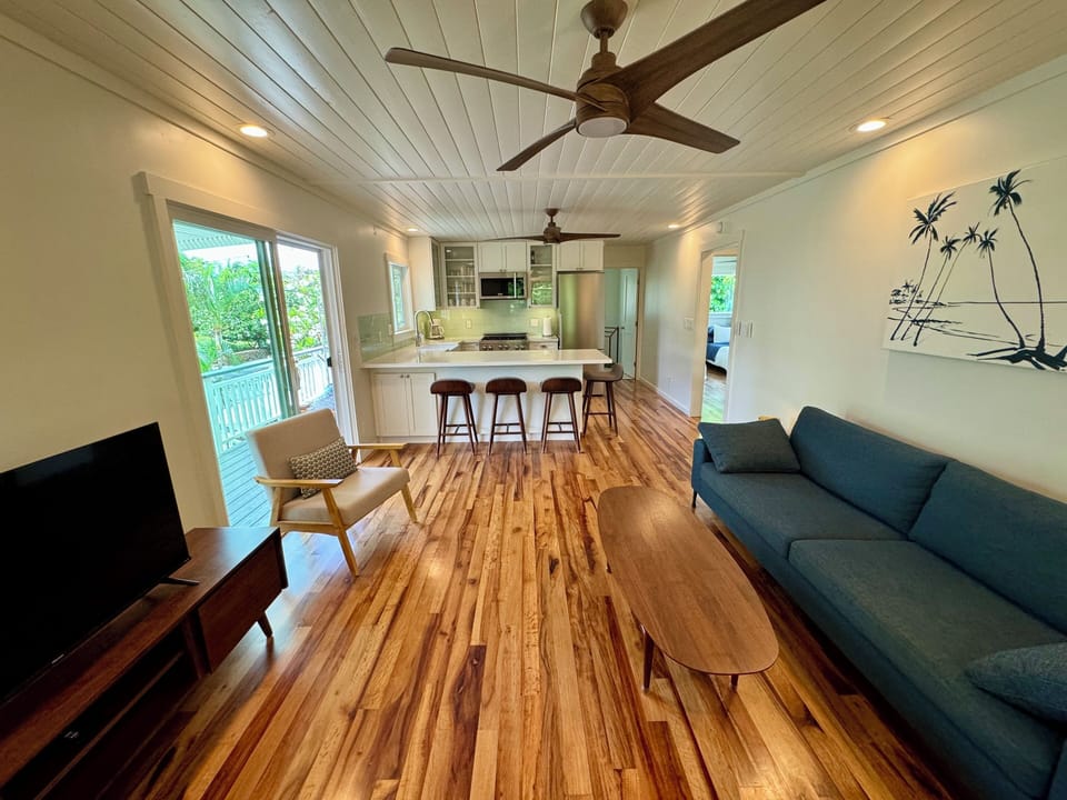 Open concept living/kitchen space