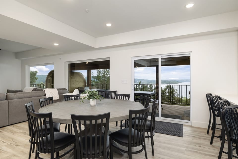 Waterfront Green - Main Level: Living Room