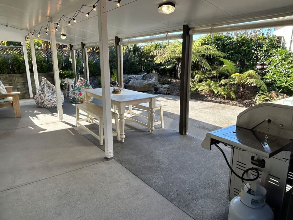 Outdoor patio & BBQ