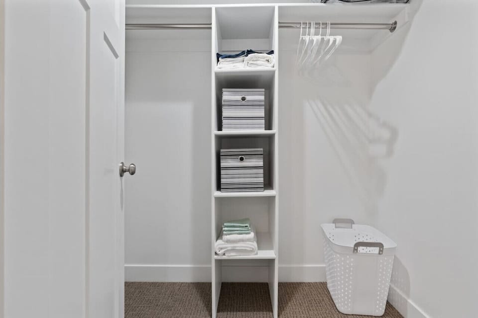 Closet Bedroom 2