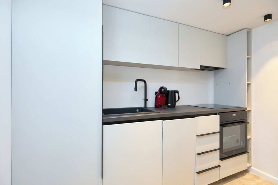 Comfort Apartment | Private kitchen | Microwave, oven, stovetop, electric kettle