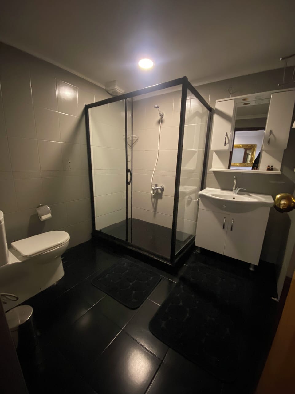 Family Suite | Bathroom | Shower, slippers, towels