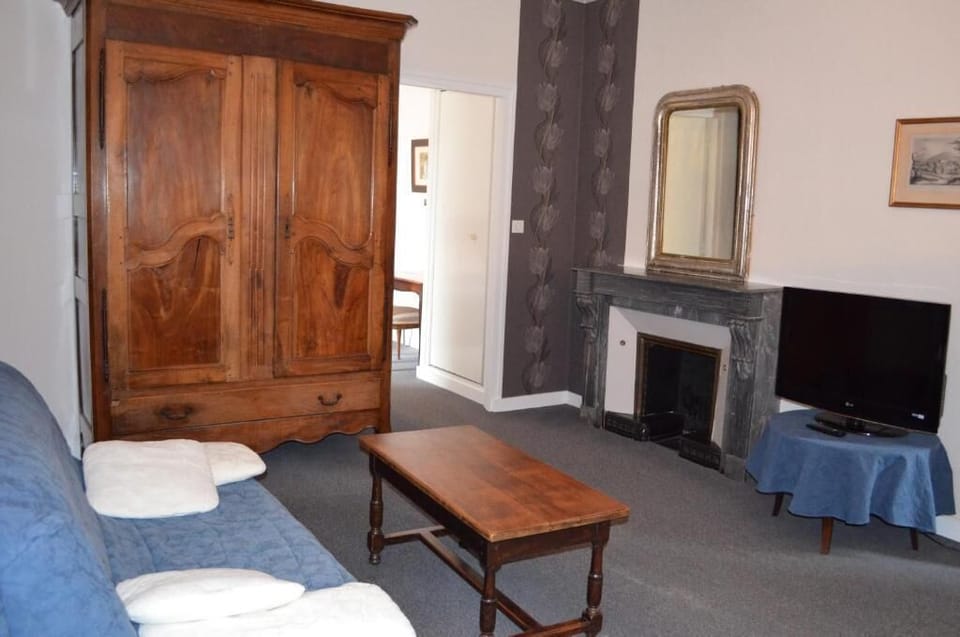 Suite | Living area | TV