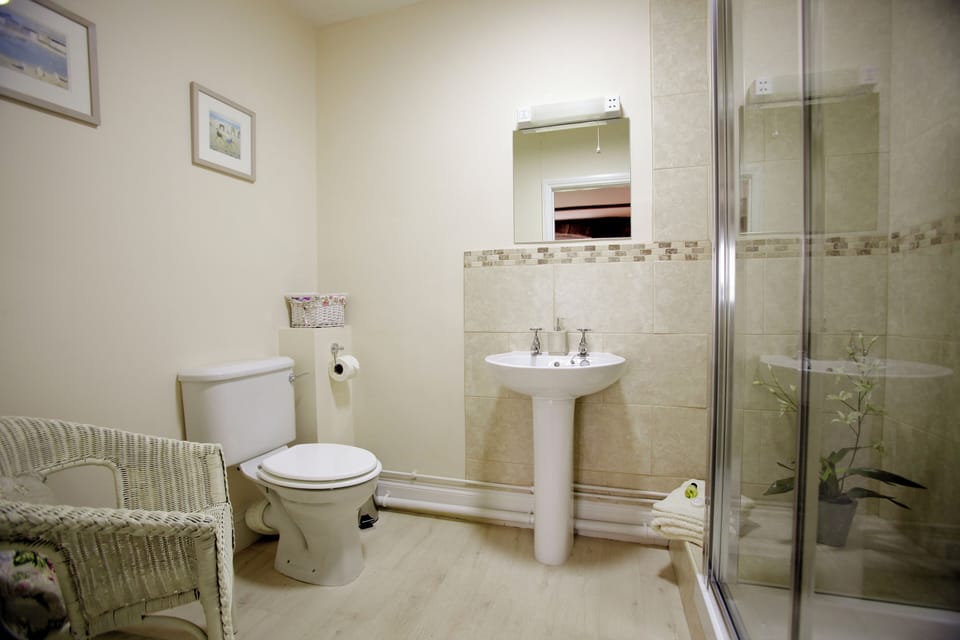 Standard Double Room, Valley View | Bathroom | Free toiletries, hair dryer, towels, soap