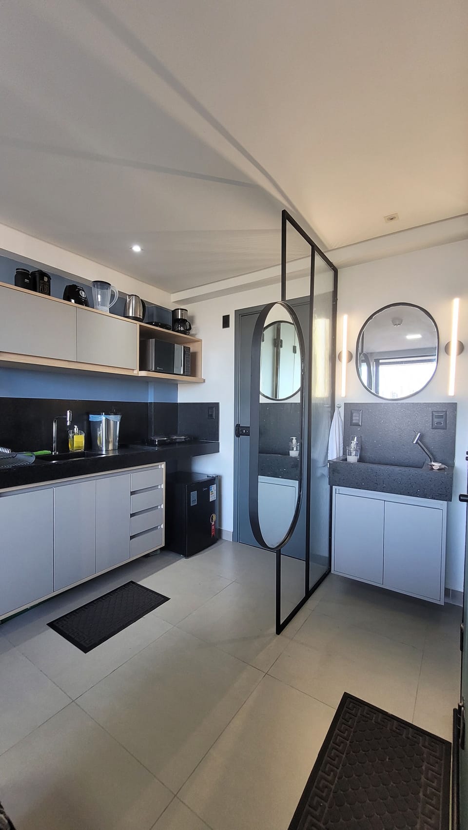 Premium Studio Suite, 1 Queen Bed, Kitchen, Partial Sea View | Bathroom | Shower, hair dryer, towels, soap