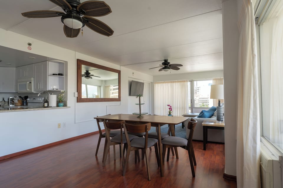 Comfort Apartment, City View | Living area