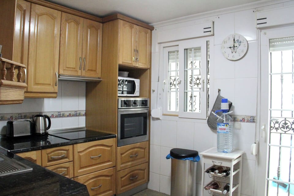 Large fully fitted kitchen