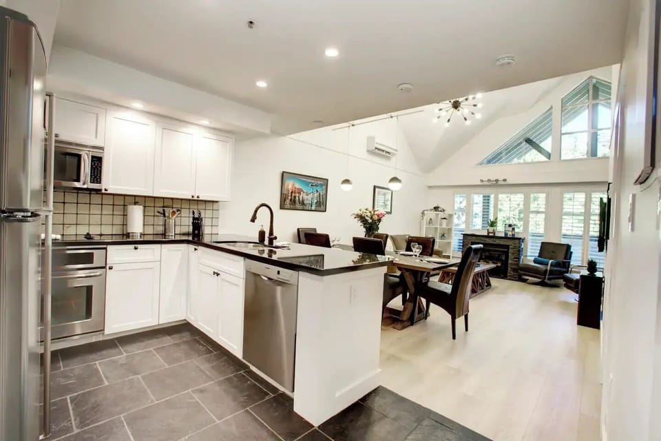 Fully equipped kitchen with open concept to dining room and living room