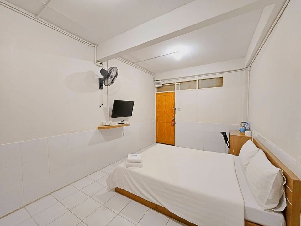 Standard Room, City View | Free WiFi, bed sheets