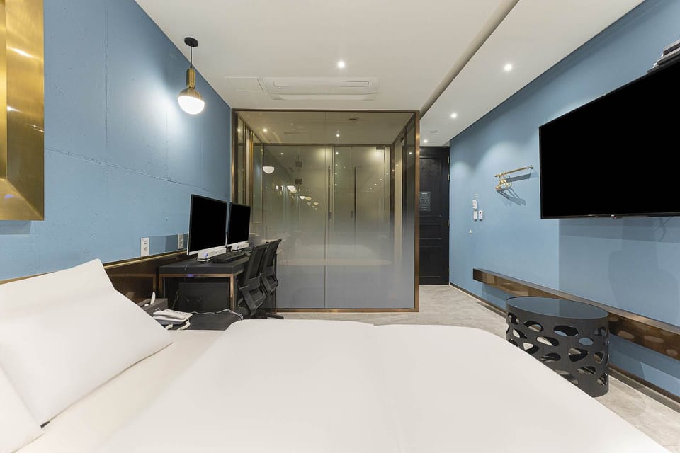Deluxe Double Room, 1 Double Bed, Non Smoking | Desk, soundproofing, free WiFi