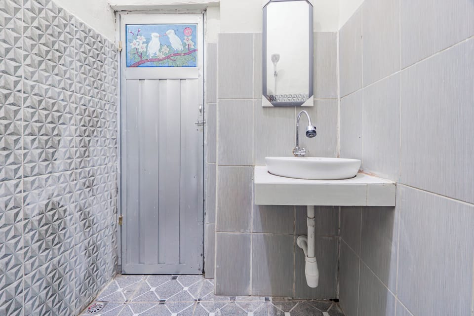 Standard Double Room | Bathroom | Shower, towels, soap
