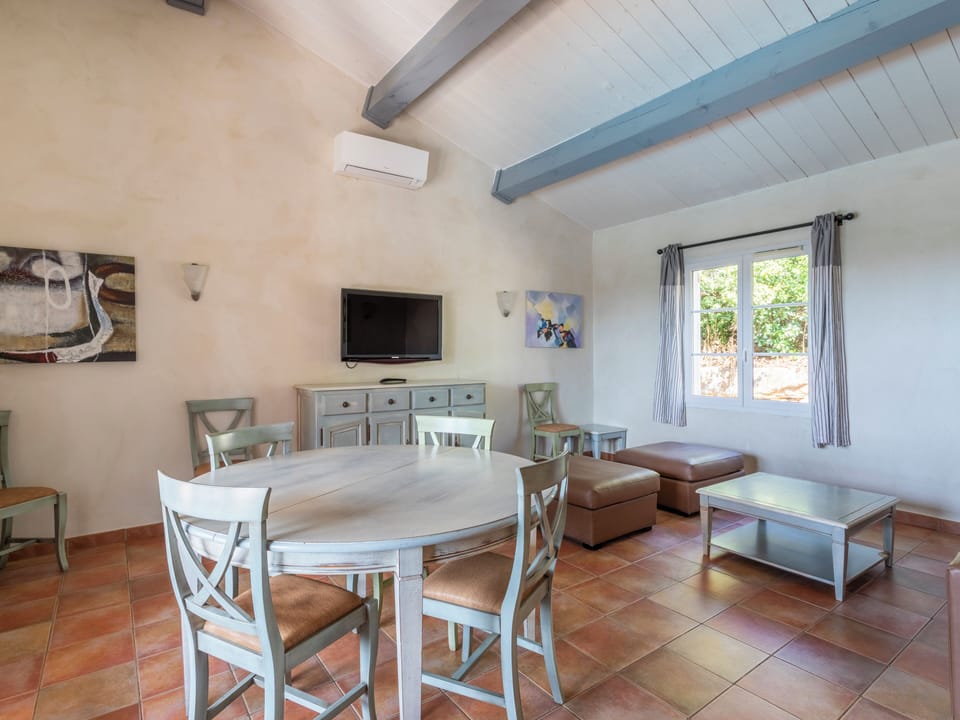3-bedroom house for 8 people with private pool | Living area | 32-inch flat-screen TV with digital channels, TV