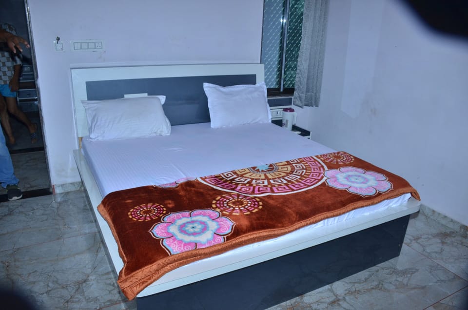 Business Double Room | Desk, laptop workspace, WiFi (free)