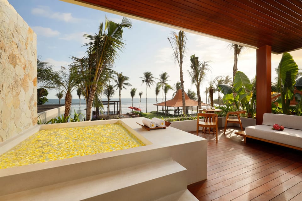 Jacuzzi Suite Ocean View | Bathroom | Separate tub and shower, deep soaking tub, free toiletries, hair dryer