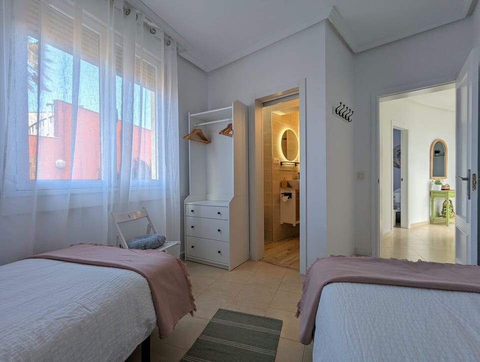2nd twin bedroom
