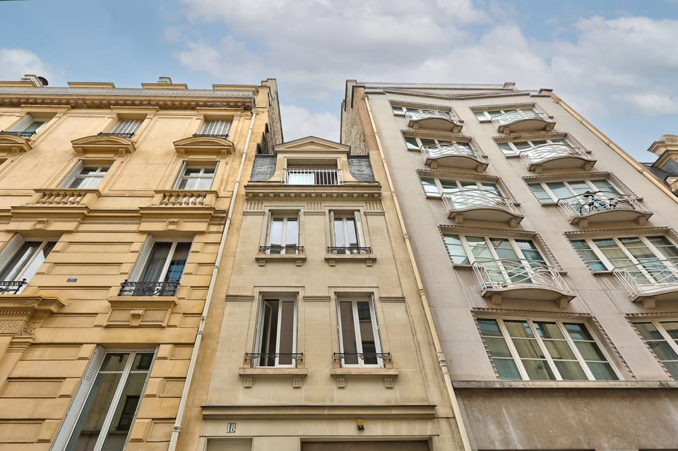 Découvrez le quartier de cet appartement, à proximité des Champs-Elysées, une des plus grandes avenues mondiales