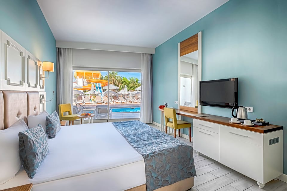 Standard Room, Pool View | Premium bedding, free minibar, in-room safe, bed sheets