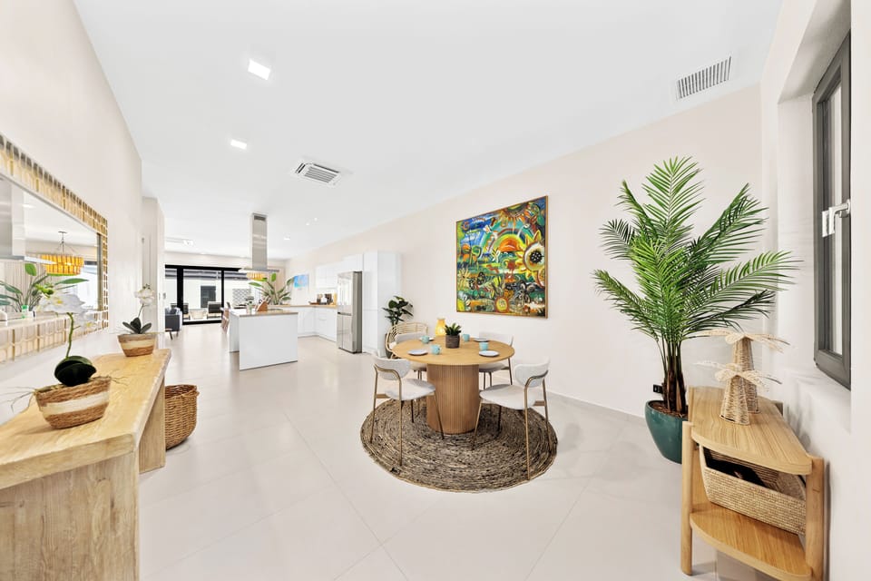 Experience a warm welcome as you enter inviting entrance of the apartment in Noord Aruba - Tasteful decor and plenty of space invite you to unwind in style - Attention to detail and cozy accents make you feel right at home
